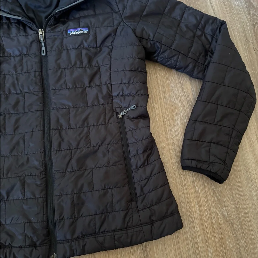 Patagonia Women's Black Puffer Jacket - Picture 9 of 10